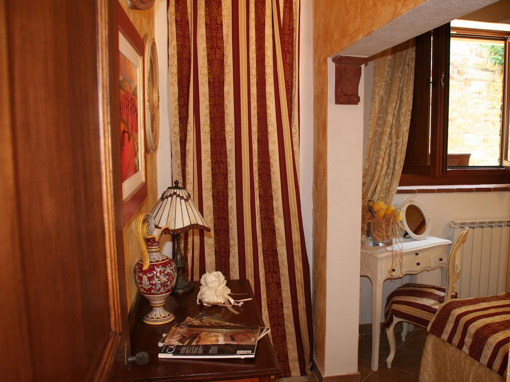 La Piazzetta Del Borgo Hotel Todi Room photo